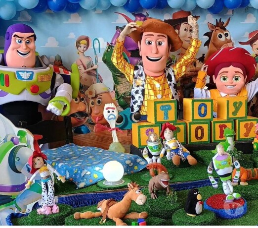 toy-story-cover-wood-buzz-personagens-vivos-carro-servicos-para-festas-infantis-e-eventos-no-328017471-big-0