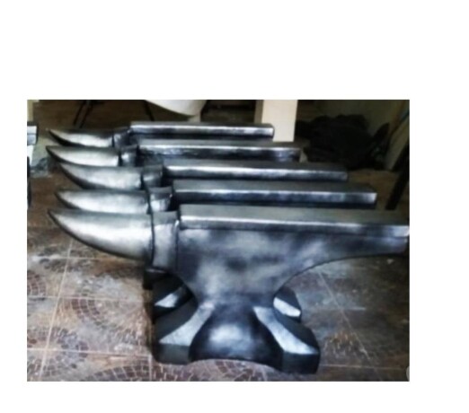 escultura-em-isopor-de-bigorna-whatsapp-11-969925335-lia-sade-servicos-para-festas-infantis-e-eventos-no-328989988-big-0